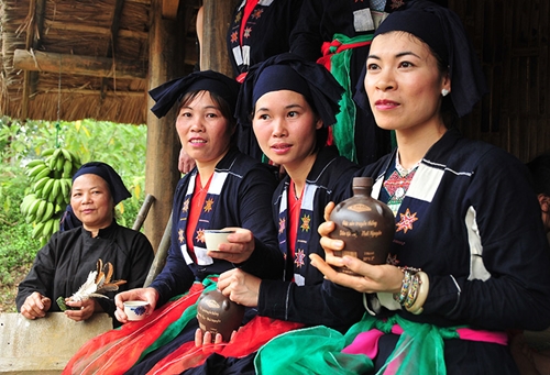Bản sắc người Sán Chay từ góc nhìn trang phục dân tộc