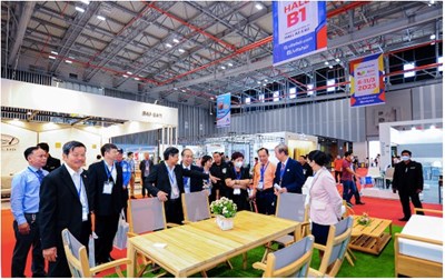 บริษัทมากกว่า 600 แห่งเข้าร่วมงาน International Fair of Furniture and Wooden Crafts for Export