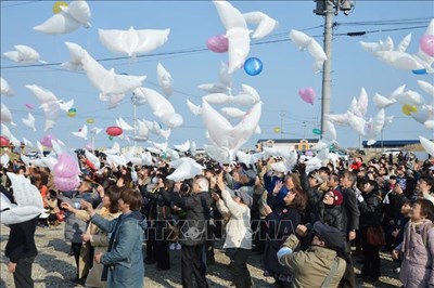 日本は地震の犠牲者に敬意を表します