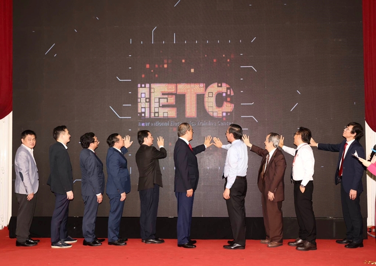 Ra mắt và vận hành Trung tâm Đào tạo Điện tử Quốc tế đầu tiên tại Việt Nam