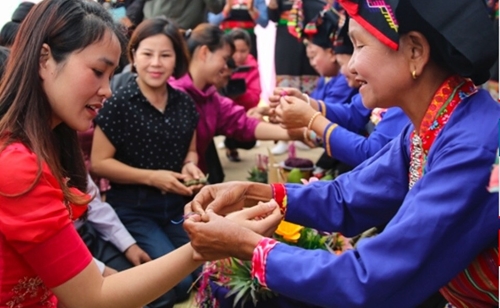 Phong tục Tết té nước của dân tộc Lào ở Điện Biên