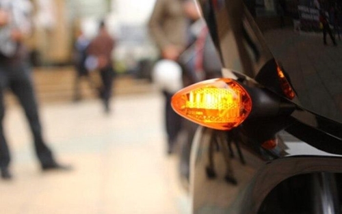 Tắt đèn xi nhan sớm khi tham gia giao thông bị xử phạt thế nào
