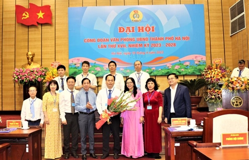 Xây dựng đội ngũ cán bộ Văn phòng UBND TP Hà Nội vững về chính trị, giỏi chuyên môn