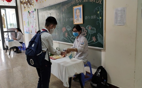 Bộ GD ĐT yêu cầu tăng cường phòng dịch COVID-19 trong trường học