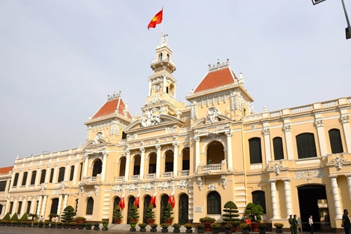 Trụ sở HĐND - UBND TP Hồ Chí Minh chính thức đón đoàn khách tham quan đầu tiên