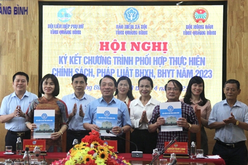Quảng Bình Ký kết chương trình phối hợp thực hiện chính sách bảo hiểm năm 2023