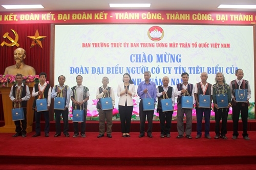 Người uy tín tiêu biểu tỉnh Quảng Nam trở thành trung tâm đoàn kết