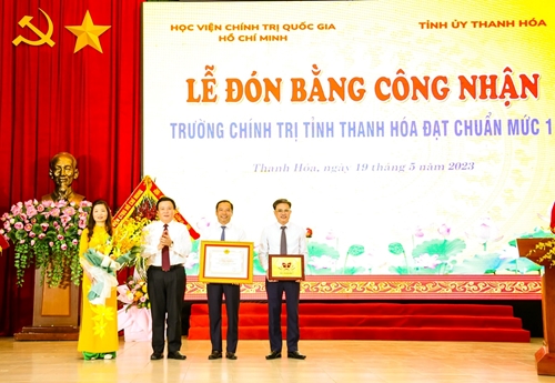 Trường Chính trị tỉnh Thanh Hóa đón nhận Bằng công nhận đạt chuẩn quốc gia mức 1