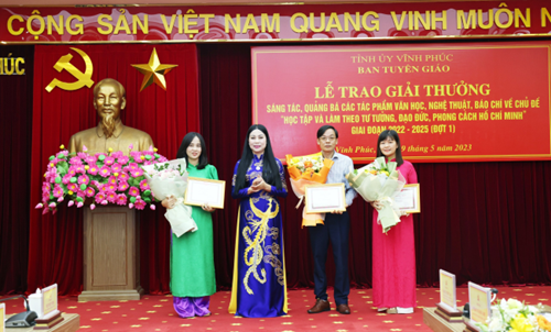 Vĩnh Phúc Trao Giải thưởng về chủ đề “Học tập và làm theo tư tưởng, đạo đức, phong cách Hồ Chí Minh” giai đoạn 2022-2025 đợt 1