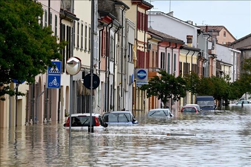 Điện thăm hỏi về thiệt hại do mưa lớn và lũ lụt tại Italy