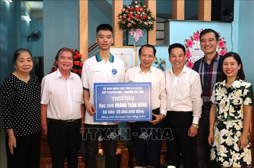 Hà Giang Khen thưởng học sinh dự thi Olympic Toán quốc tế năm 2023