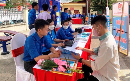 BHXH Bắc Ninh tư vấn, giải đáp về chính sách BHXH, BHYT, BHTN trong “Ngày hội Thanh niên Công nhân năm 2023”