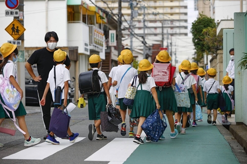 Nhật Bản tăng ngân sách chăm sóc trẻ em