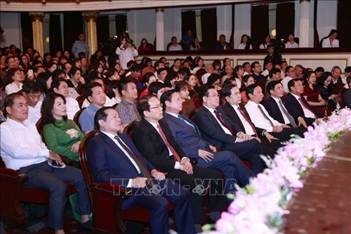Chủ tịch Quốc hội Vương Đình Huệ dự Chương trình nghệ thuật “Vinh quang Tổ quốc Việt Nam”