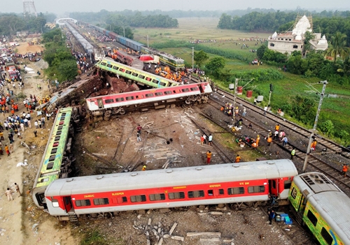 Chủ tịch Quốc hội Vương Đình Huệ gửi điện chia buồn vụ tai nạn đường sắt tại Ấn Độ