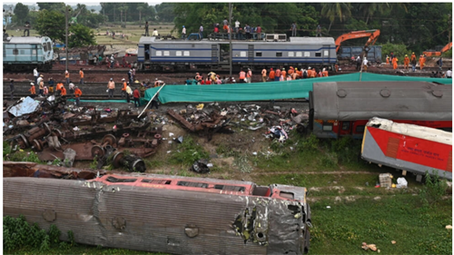 Giao thông nối lại sau vụ tai nạn đường sắt ở miền Đông Ấn Độ