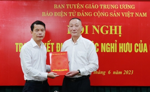 Công bố quyết định nghỉ hưu đối với Phó Tổng Biên tập Nguyễn Trọng Hậu