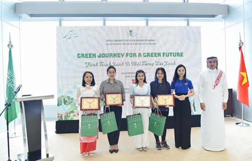 Trao giải cuộc thi Hành trình xanh vì một tương lai xanh