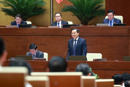 Phó Thủ tướng Lê Minh Khái giải trình nhiều vấn đề nóng trước Quốc hội