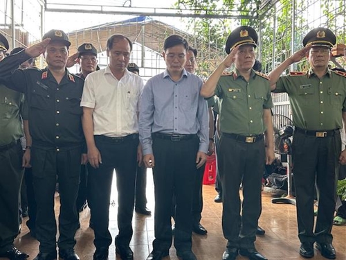 Lãnh đạo Bộ Công an thăm, viếng các nạn nhân trong vụ việc xảy ra tại Đắk Lắk
