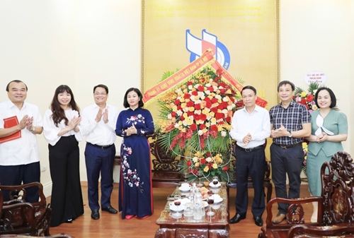 Lãnh đạo thành phố Hà Nội chúc mừng các cơ quan báo chí Trung ương