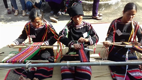 Tổ chức Lớp tập huấn, bồi dưỡng và truyền dạy nghề dệt thổ cẩm đồng bào Ê Đê tỉnh Phú Yên