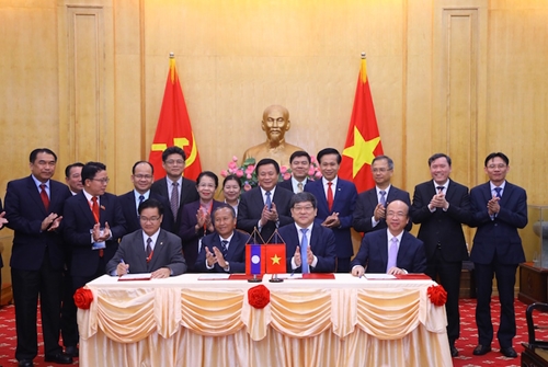 Vun đắp mối quan hệ hữu nghị vĩ đại, đoàn kết đặc biệt và hợp tác toàn diện Việt Nam – Lào