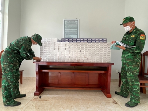 Bộ đội Biên phòng An Giang thu giữ 2 250 gói thuốc lá nhập lậu