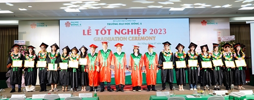 Đại học Đông Á trao bằng tốt nghiệp cho hơn 2 600 thạc sĩ, kỹ sư, cử nhân