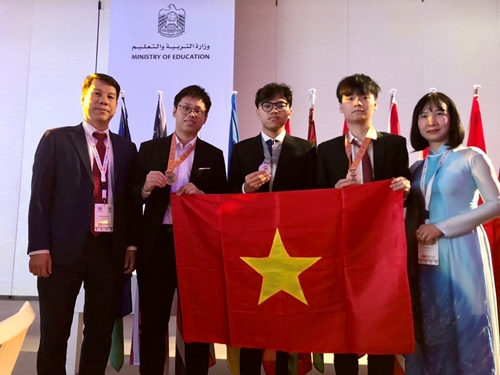 3 3 học sinh Việt Nam giành huy chương tại Olympic Sinh học quốc tế 2023
