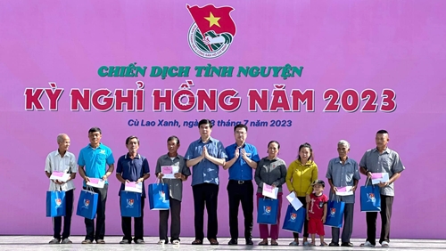 Chiến dịch tình nguyện Kỳ nghỉ hồng trao hơn 200 triệu đồng cho đảo thanh niên Cù Lao Xanh