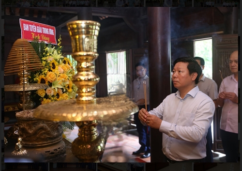 Phó trưởng Ban Tuyên giáo Trung ương Trần Thanh Lâm dâng hương tưởng niệm các anh hùng liệt sỹ
