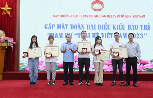 Gặp mặt Đoàn đại biểu kiều bào trẻ tham dự Trại hè Việt Nam 2023