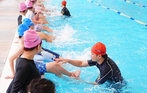 Hà Nội tổ chức dạy bơi miễn phí cho 137 trẻ có hoàn cảnh khó khăn