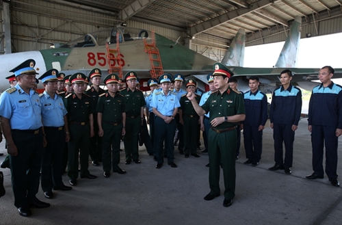 Đại tướng Phan Văn Giang làm việc tại các đơn vị thuộc Quân chủng Phòng không-Không quân và Quân đoàn 2