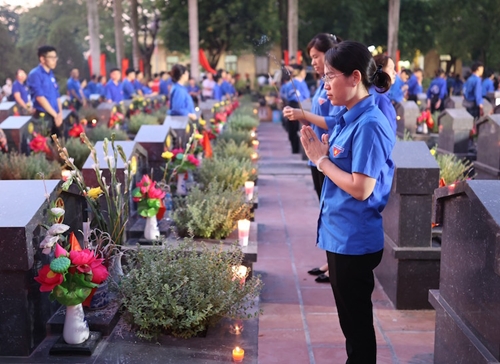 Lễ Thắp nến tri ân các anh hùng liệt sĩ - hoạt động tạo ấn tượng tốt đẹp về thanh niên thời đại Hồ Chí Minh