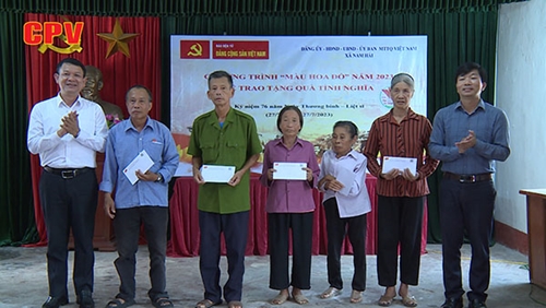 Chương trình Màu hoa đỏ trao quà tình nghĩa cho các gia đình chính sách tại Thái Bình
