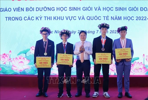 Bắc Ninh Tuyên dương, khen thưởng học sinh đoạt giải trong các kỳ thi khu vực, quốc tế