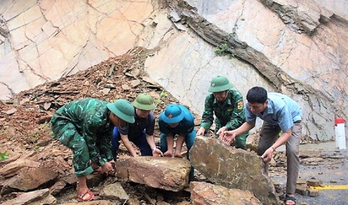 Nhiều xã biên giới ở huyện Kỳ Sơn Nghệ An bị sạt lở do mưa lũ
