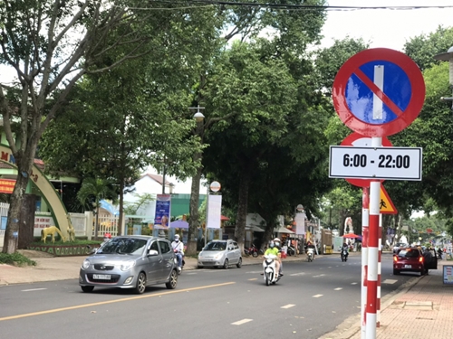 TP Buôn Ma Thuột Lắp đặt biển báo cấm đỗ xe theo ngày chẵn, lẻ trên đường Phan Chu Trinh