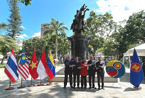 Lễ Thượng cờ kỷ niệm 56 năm thành lập ASEAN tại Venezuela