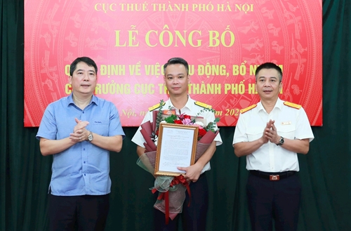 Trao quyết định điều động, bổ nhiệm Cục trưởng Cục Thuế thành phố Hà Nội