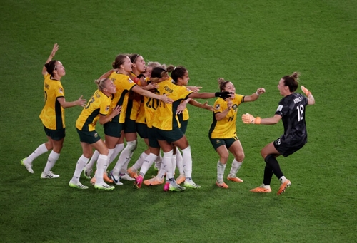 Tuyển nữ Australia lần đầu vào bán kết World Cup nữ