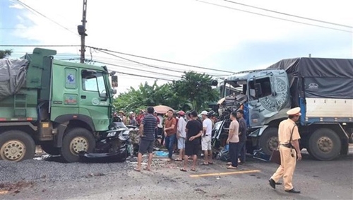 Phó Thủ tướng Trần Lưu Quang chia buồn với gia đình nạn nhân vụ tai nạn tại Gia Lai