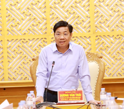 Bí thư Tỉnh ủy Dương Văn Thái làm việc với một số cán bộ ngành y tế quê Bắc Giang công tác tại Hà Nội