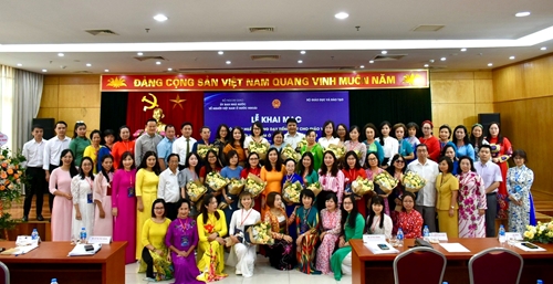 Tập huấn giảng dạy tiếng Việt cho giáo viên người Việt Nam ở nước ngoài