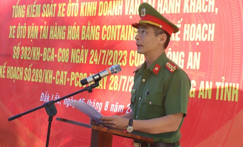 Đắk Lắk Công an ra quân tổng kiểm soát xe khách và container