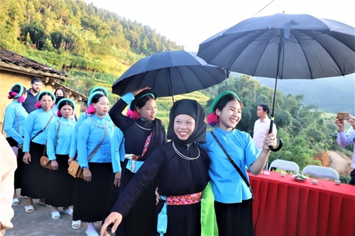 Quảng Ninh thí điểm xây dựng 4 làng dân tộc thiểu số gắn với phát triển du lịch cộng đồng