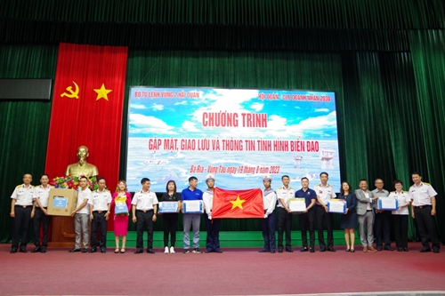 Doanh nhân Thành phố Hồ Chí Minh vì biển đảo quê hương
