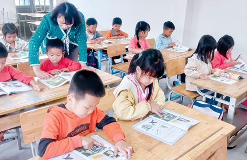 Dạy tiếng Việt cho học sinh đồng bào dân tộc thiểu số trước thềm năm học mới